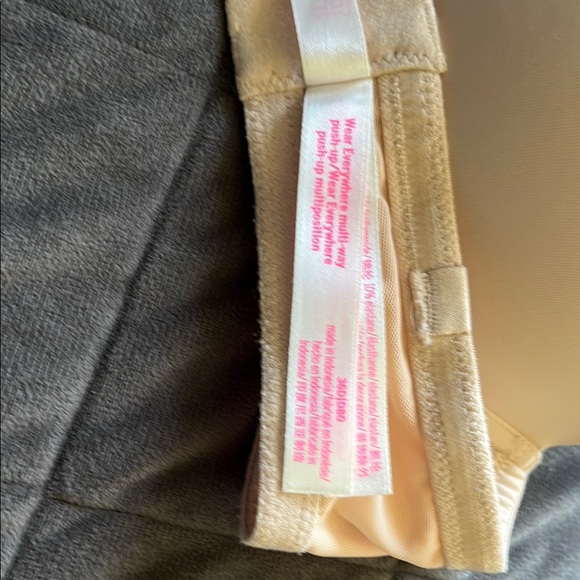 Set of Two Bras in Black and Cream - Picture 3 of 4